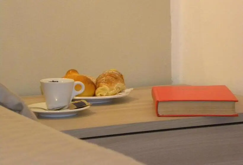 اتاق استاندارد با تخت بزرگ, B&b Napoli Storica