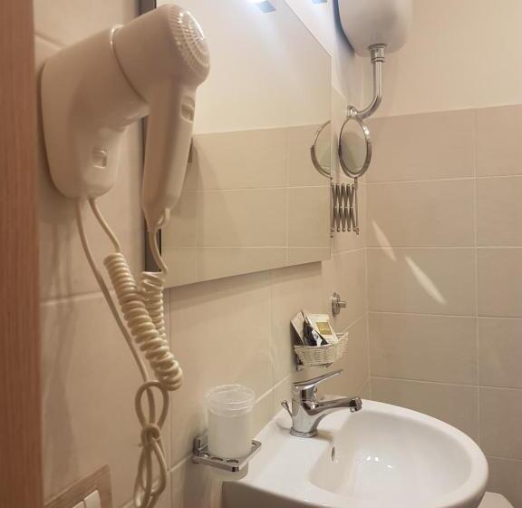اتاق استاندارد با تخت بزرگ, B&b Napoli Storica