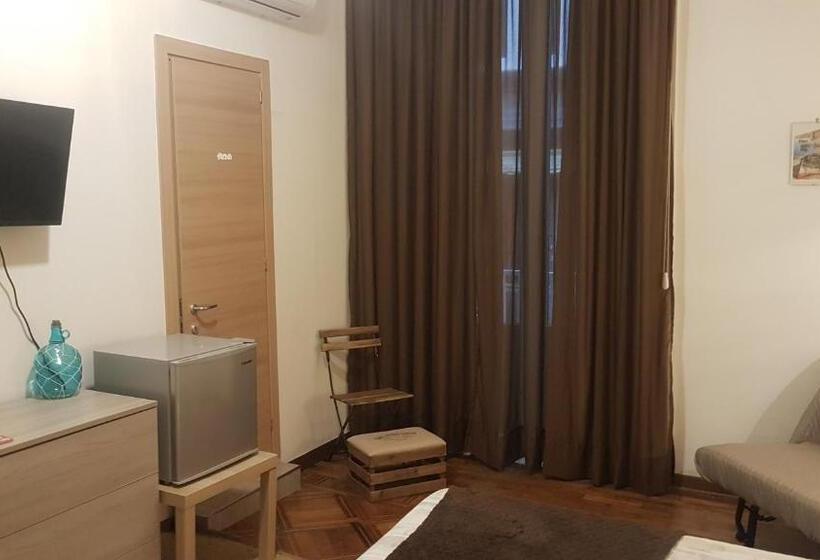 اتاق استاندارد با تخت بزرگ, B&b Napoli Storica