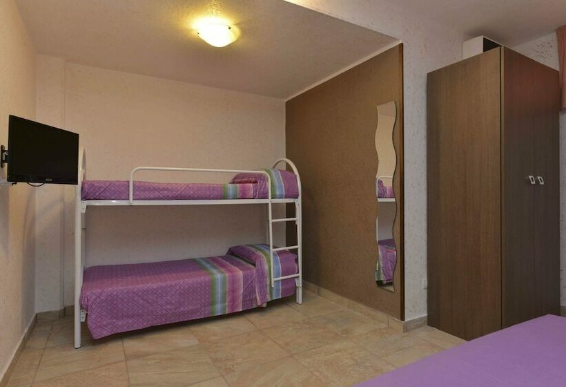 חדר סטנדרט לארבעה, Affittacamere La Tavernetta