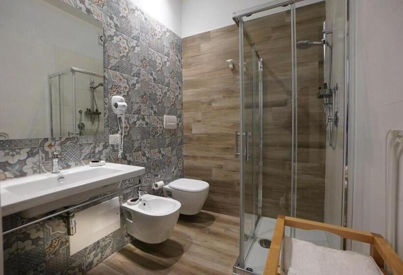 חדר סטנדרט, Canzone Del Sole