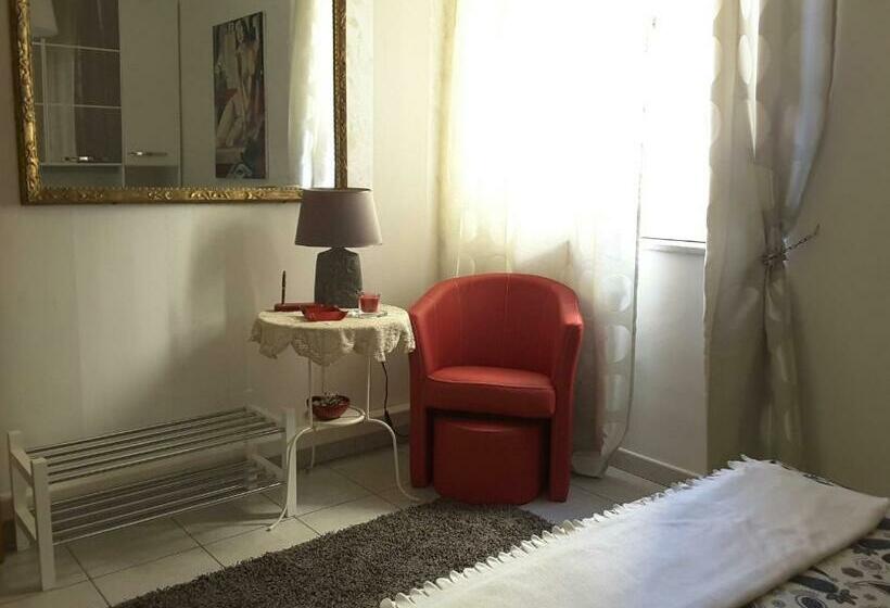 اتاق لوکس, Casa Dell Artista 1