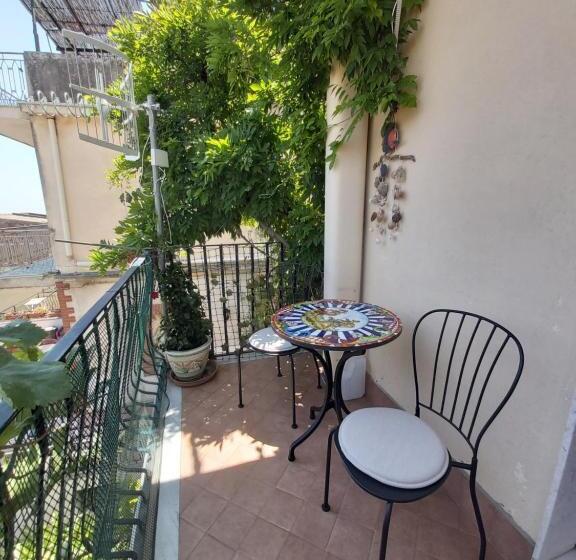 オーシャンビュースタンダードルーム, La Guardiola Di Angela E Nino