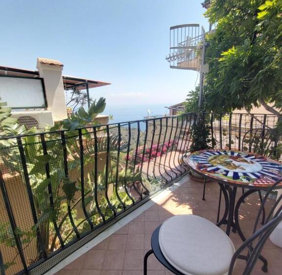 オーシャンビュースタンダードルーム, La Guardiola Di Angela E Nino