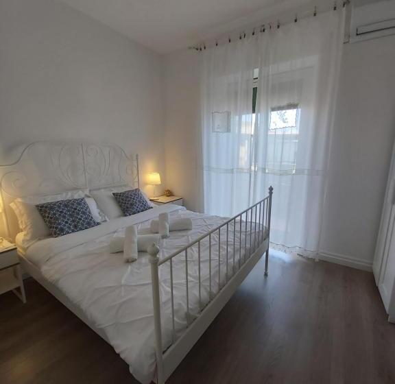 オーシャンビュースタンダードルーム, La Guardiola Di Angela E Nino