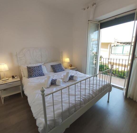 オーシャンビュースタンダードルーム, La Guardiola Di Angela E Nino