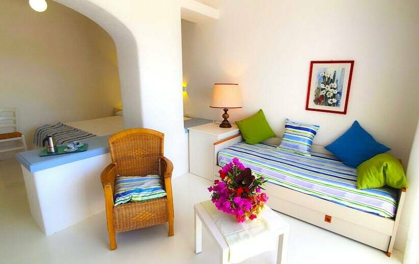 סטודיו סופריור, Ravino Secret Retreat