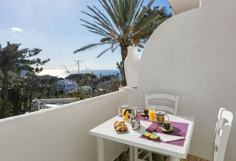 סטודיו סופריור, Ravino Secret Retreat