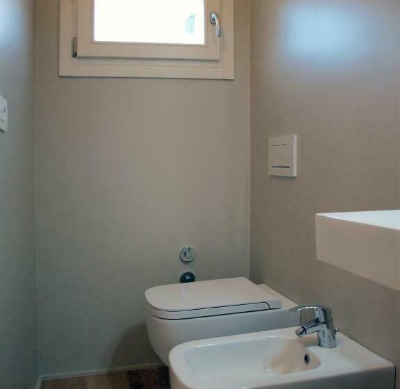 اتاق استاندارد با بالکن, Cosmopolitan Central Rooms