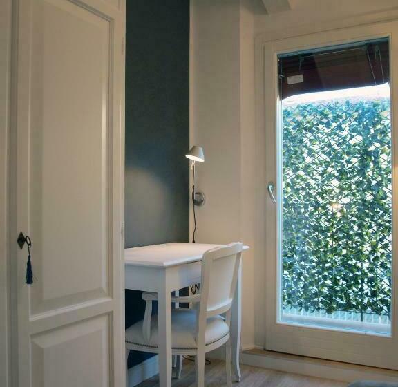 اتاق استاندارد با بالکن, Cosmopolitan Central Rooms