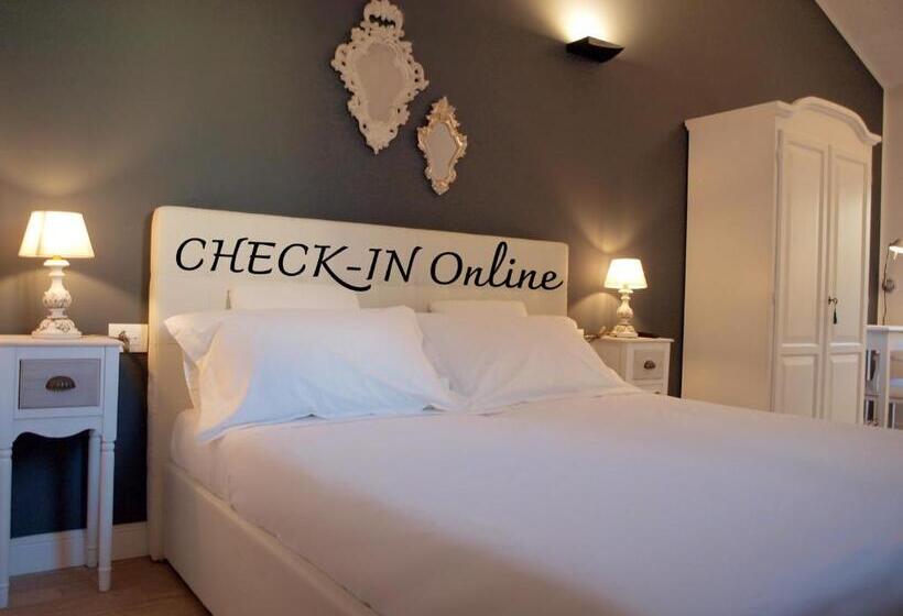 اتاق استاندارد با بالکن, Cosmopolitan Central Rooms