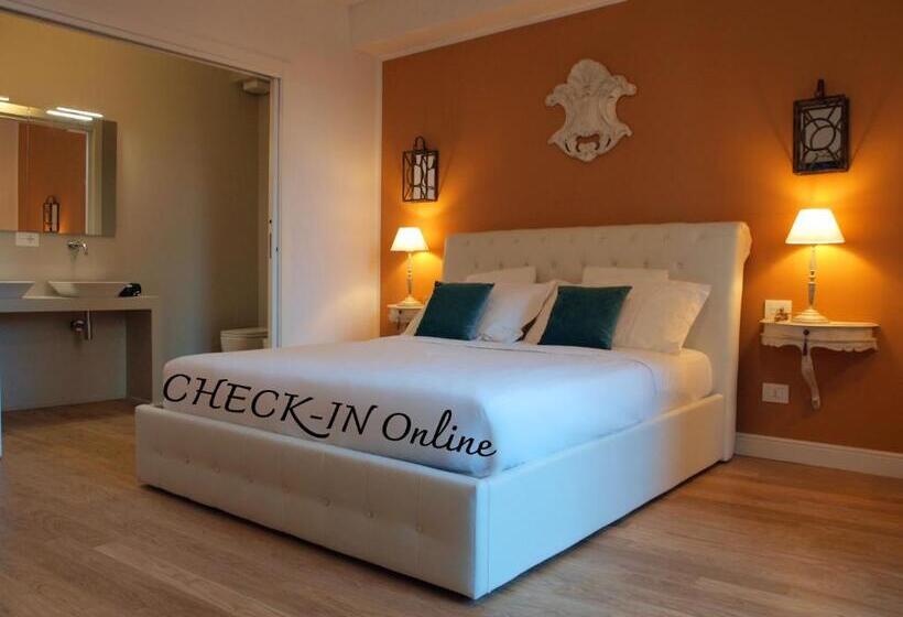 اتاق لوکس با بالکن, Cosmopolitan Central Rooms