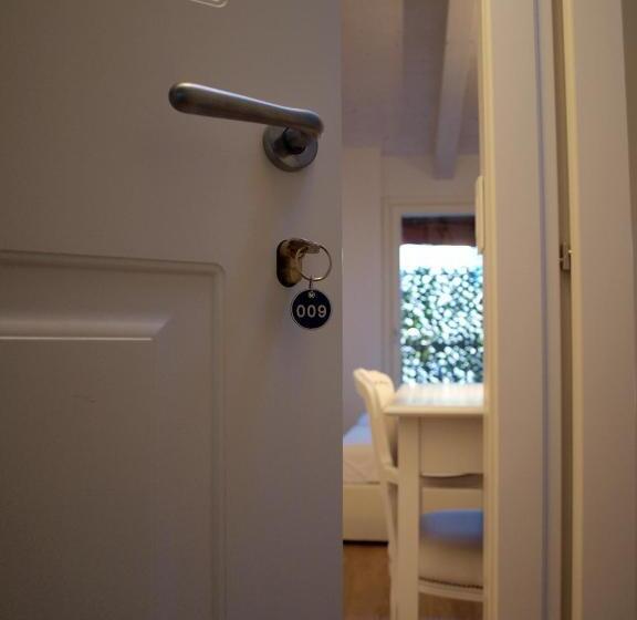 اتاق عادی, Cosmopolitan Central Rooms