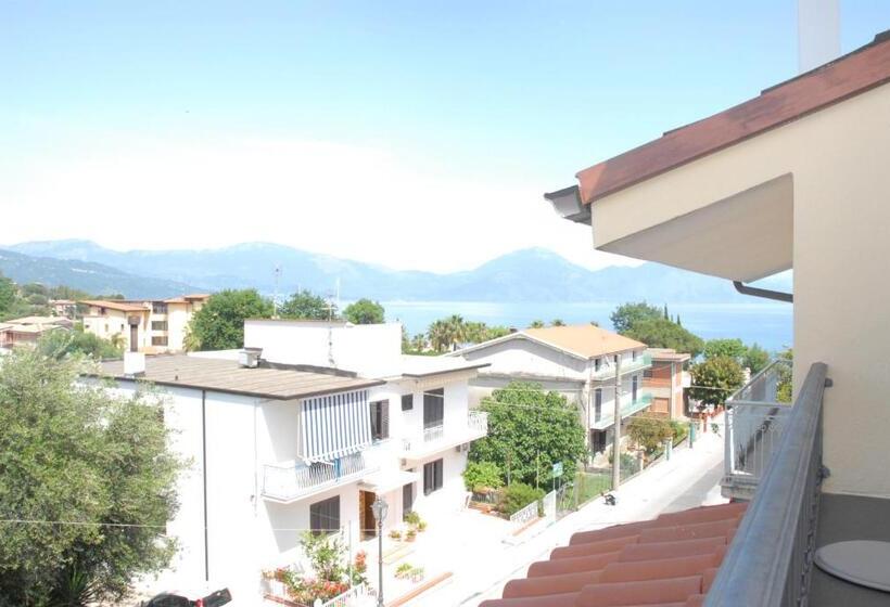 חדר סטנדרט נוף לים עם מרפסת, B&b Nonna Pina