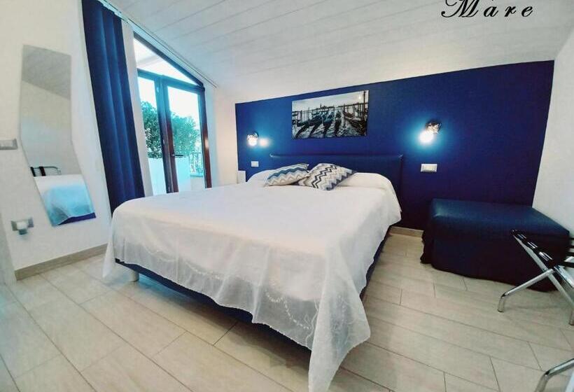 חדר סטנדרט נוף לים עם מרפסת, B&b Nonna Pina