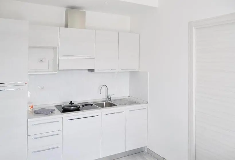 バルコニー付き１ベッドルームアパートメント, Mavip Residence