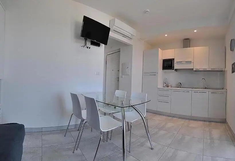 バルコニー付き１ベッドルームアパートメント, Mavip Residence