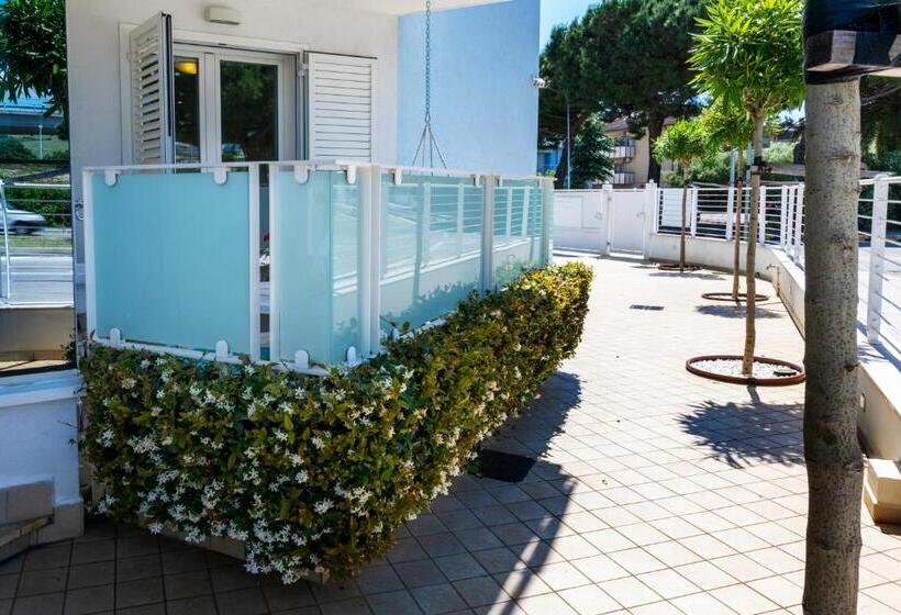 1階の1ベッドルームアパートメント, Mavip Residence