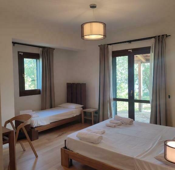 חדר סטנדרט לשלושה, Altana