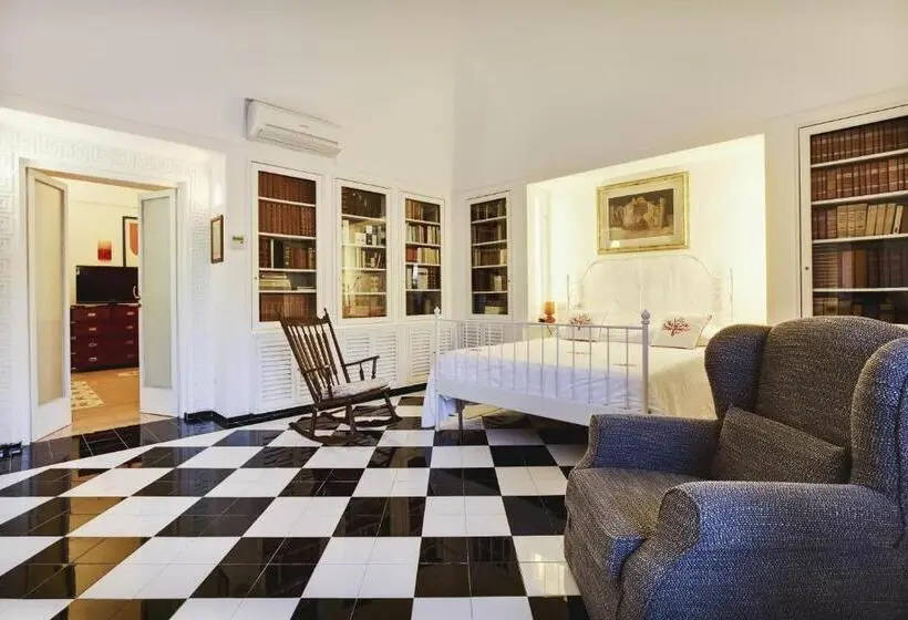 اتاق استاندارد با چشم‌انداز استخر, Suite Villa Carolina