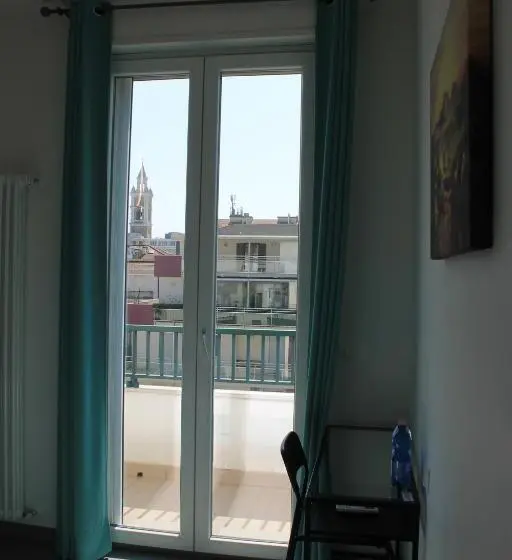 اتاق لوکس با بالکن, Life Quality B&b