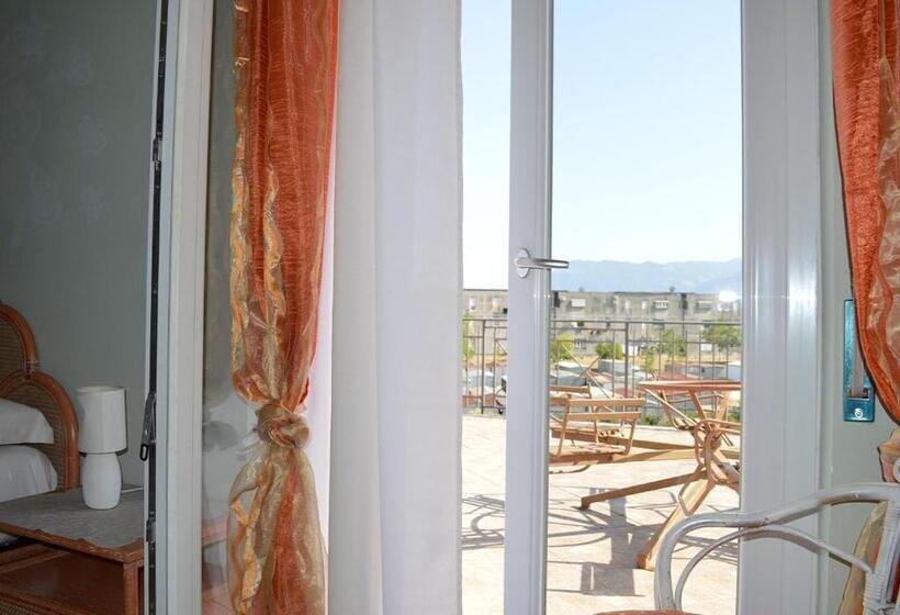 带露台两卧公寓, B&b Aquino In Terrazza