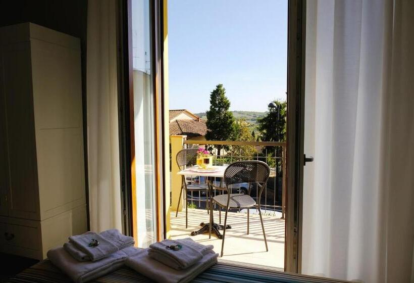 اتاق لوکس سه تخته, B&b La Cornice