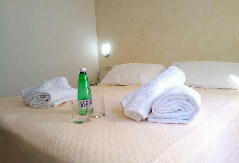 스탠다드 싱글 룸, Fleming