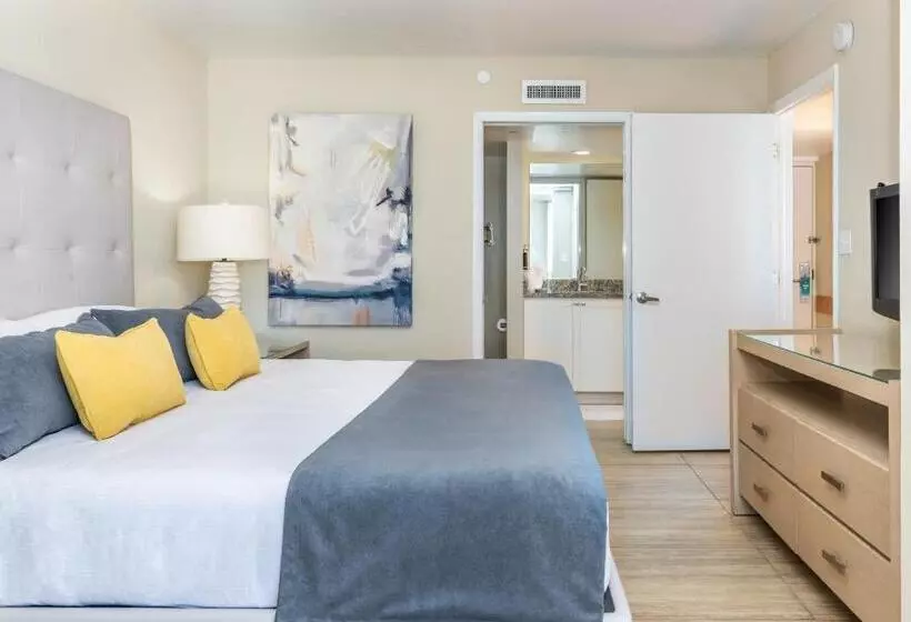 سوئیت با چشم‌انداز, Diamond Head Beach Resort