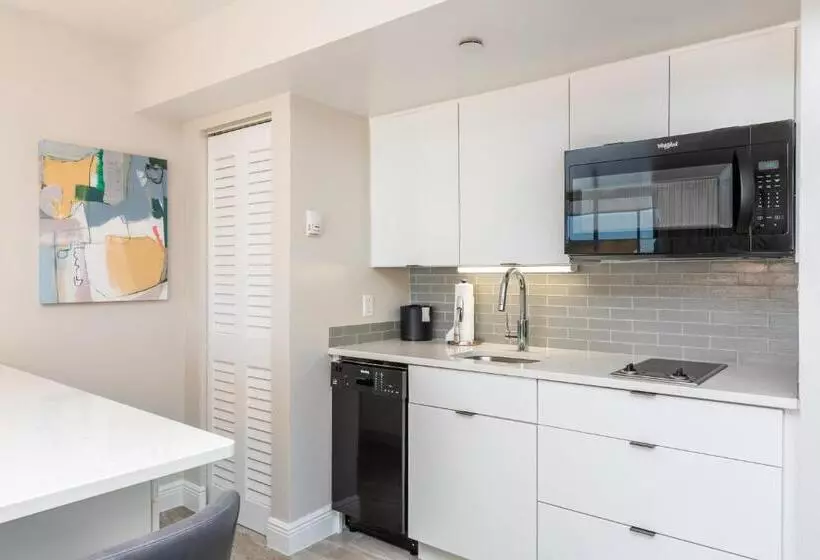سوئیت دولوکس با چشم‌انداز, Diamond Head Beach Resort