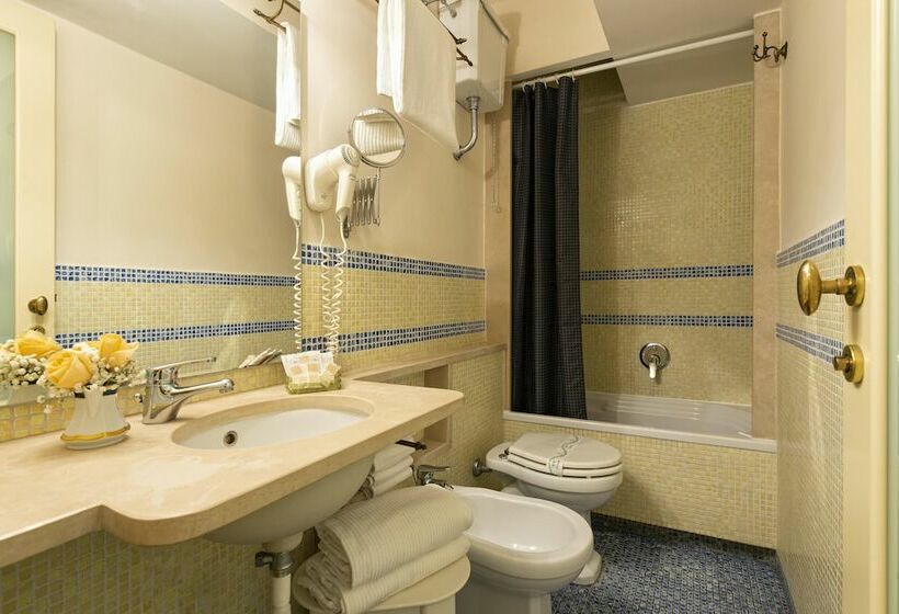 Standard Room, Grand Hotel Europa & Restaurant