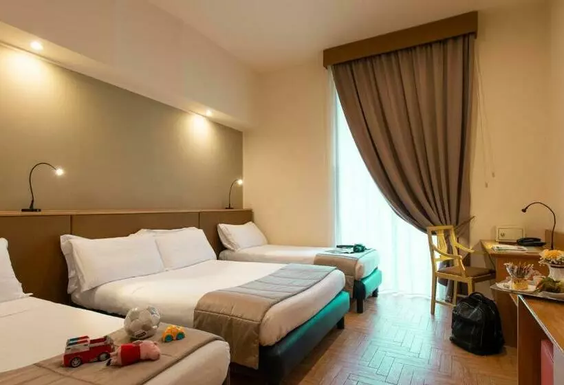 Standard Quadruple Room, Grand Hotel Europa & Restaurant
