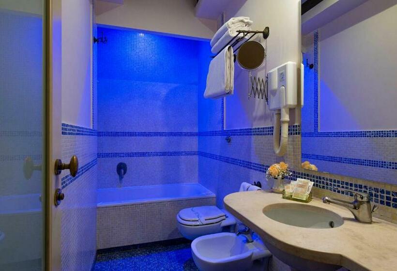 Standard Quadruple Room, Grand Hotel Europa & Restaurant