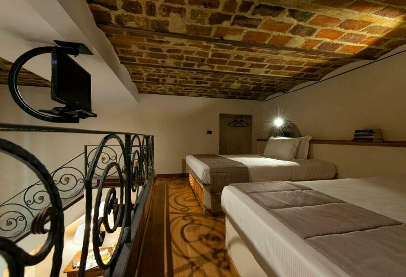 Standard Triple Room, Grand Hotel Europa & Restaurant