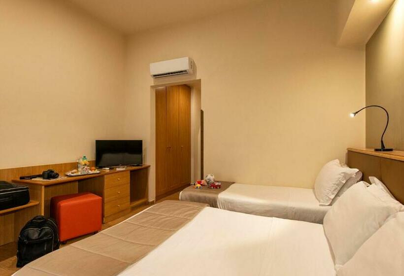 Standard Triple Room, Grand Hotel Europa & Restaurant