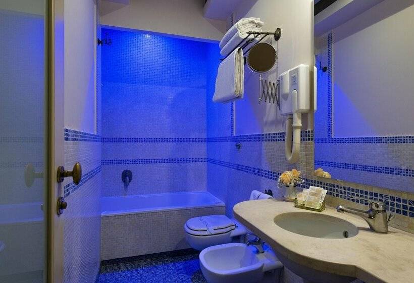 اتاق استاندارد سه نفره, Grand Hotel Europa & Restaurant