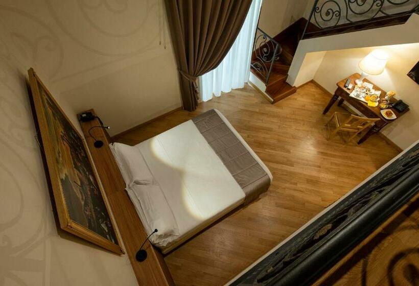 سوییت جونیور, Grand Hotel Europa & Restaurant