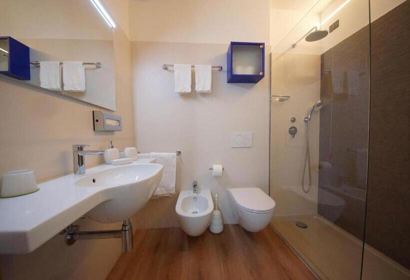 غرفة سوبيريور, Ambassador Suite