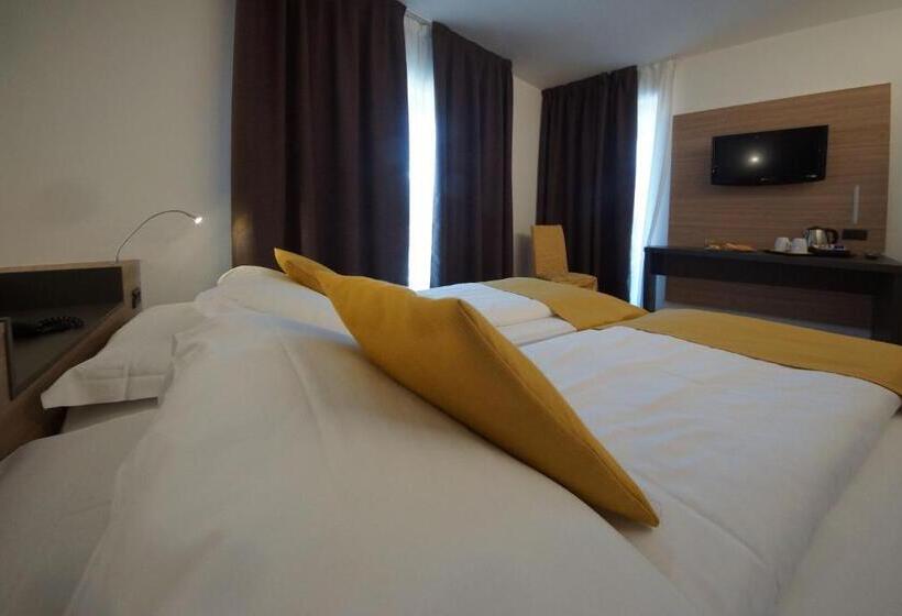 غرفة إقتصادية, Ambassador Suite