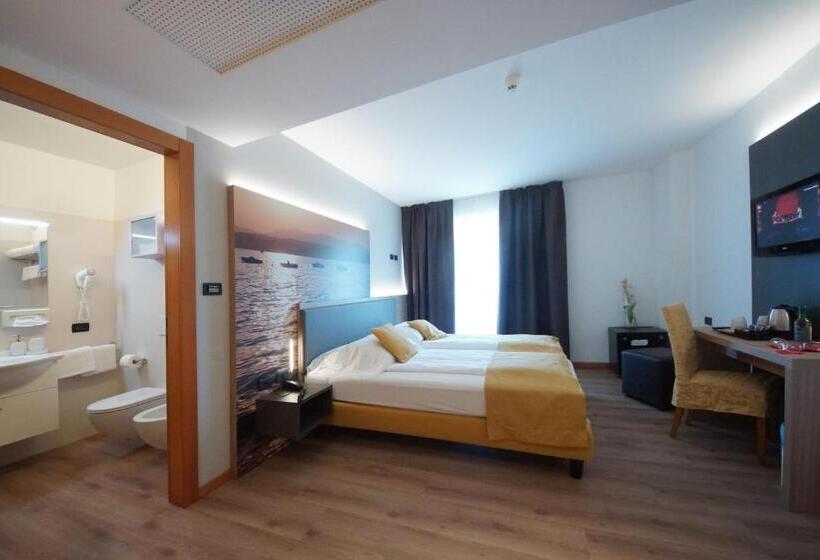 이코노미 룸, Ambassador Suite