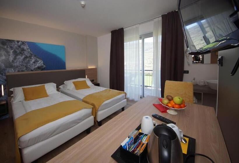 جناح, Ambassador Suite