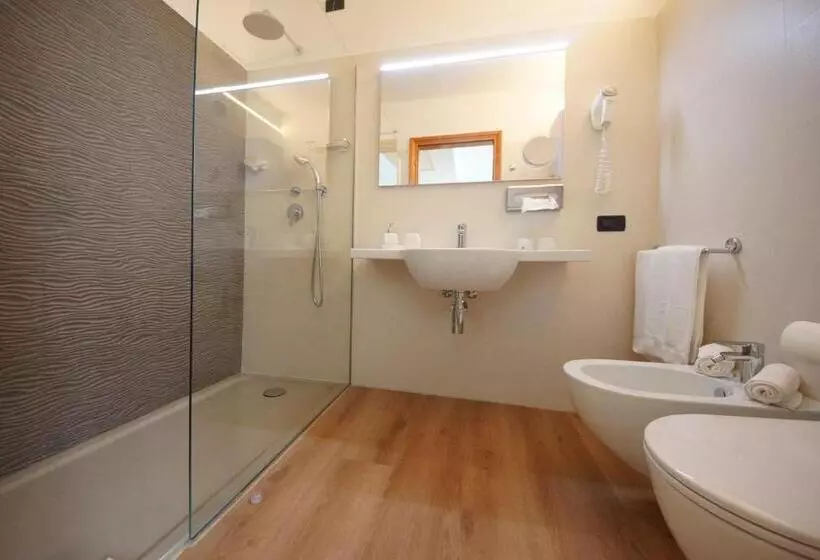 استودیوی استاندارد, Ambassador Suite
