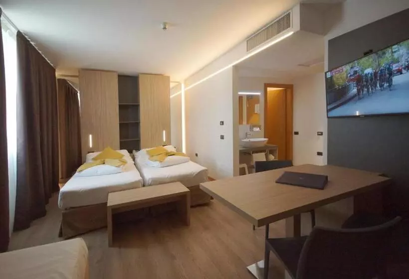 سوییت جونیور با بالکن, Ambassador Suite