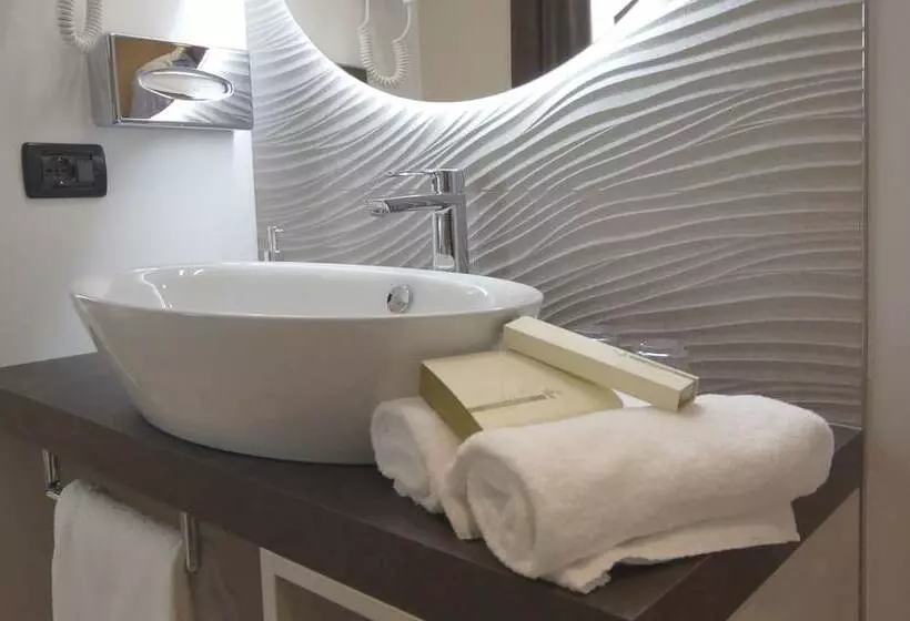 اتاق سوپریور, Ambassador Suite