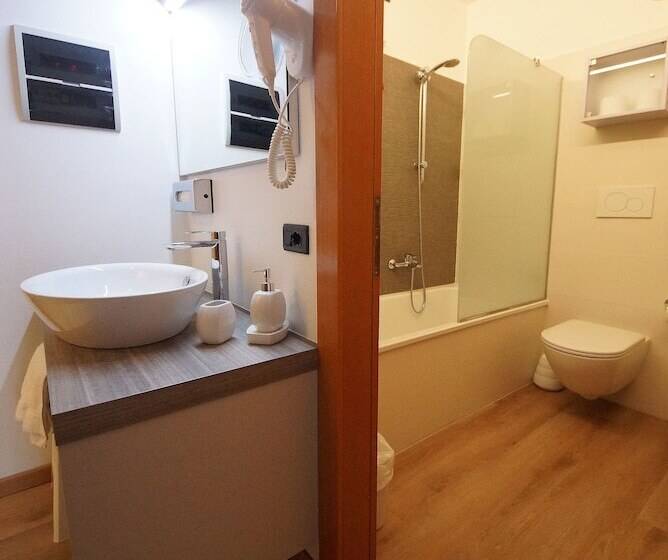 غرفة سوبيريور, Ambassador Suite