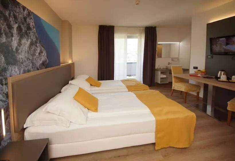 اتاق سوپریور, Ambassador Suite