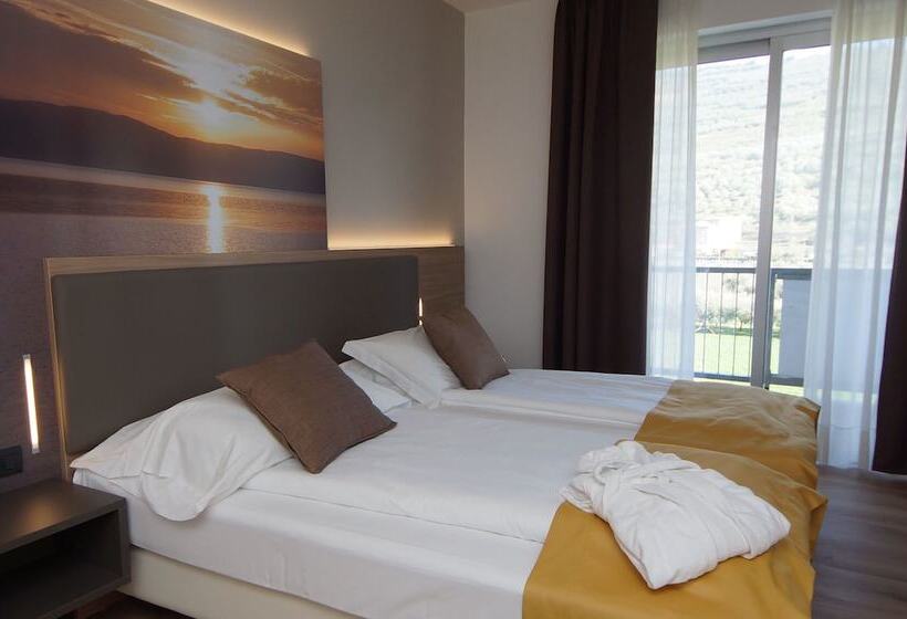 غرفة سوبيريور, Ambassador Suite