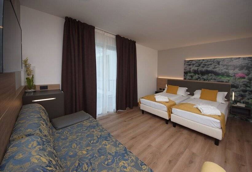 غرفة قياسية ثلاثية, Ambassador Suite