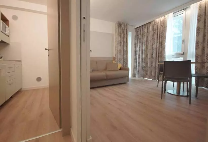سوییت خانوادگی, Ambassador Suite
