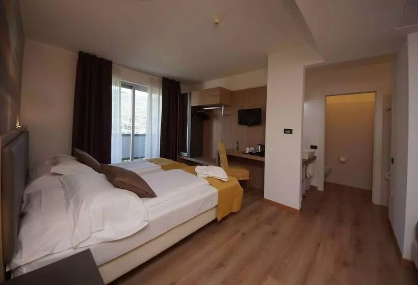 سوییت خانوادگی, Ambassador Suite